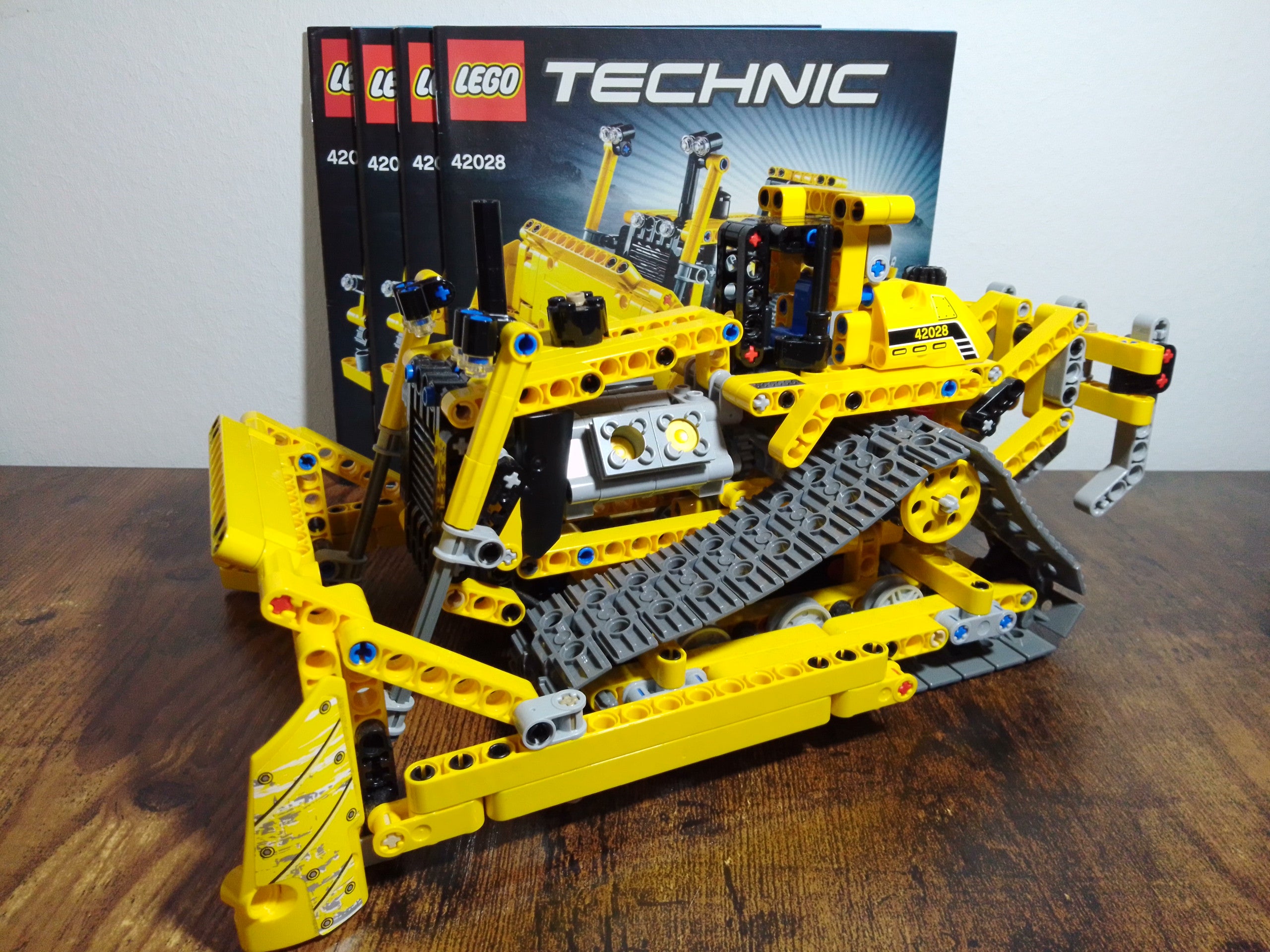 LEGO® Technic  Planierraupe / Bulldozer 42028 – versibrix