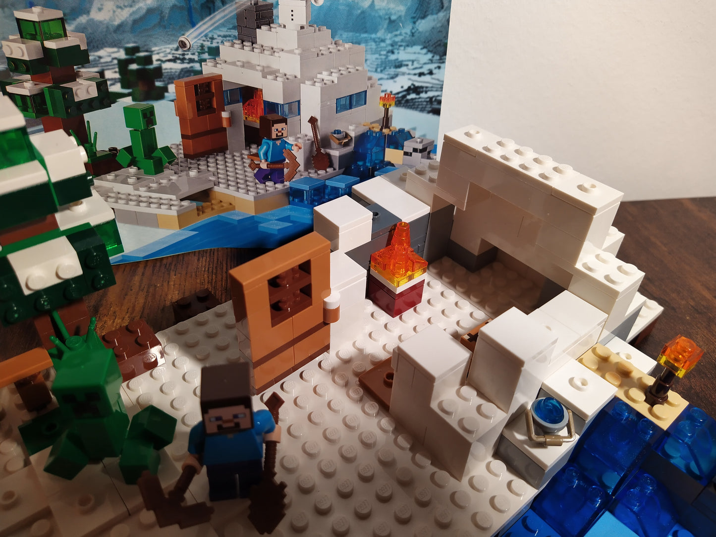 LEGO® Minecraft | Das Versteck im Schnee 21120