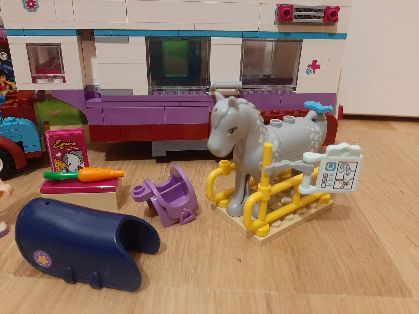 LEGO® Friends | Pferdeanhänger und Tierärztin 41125