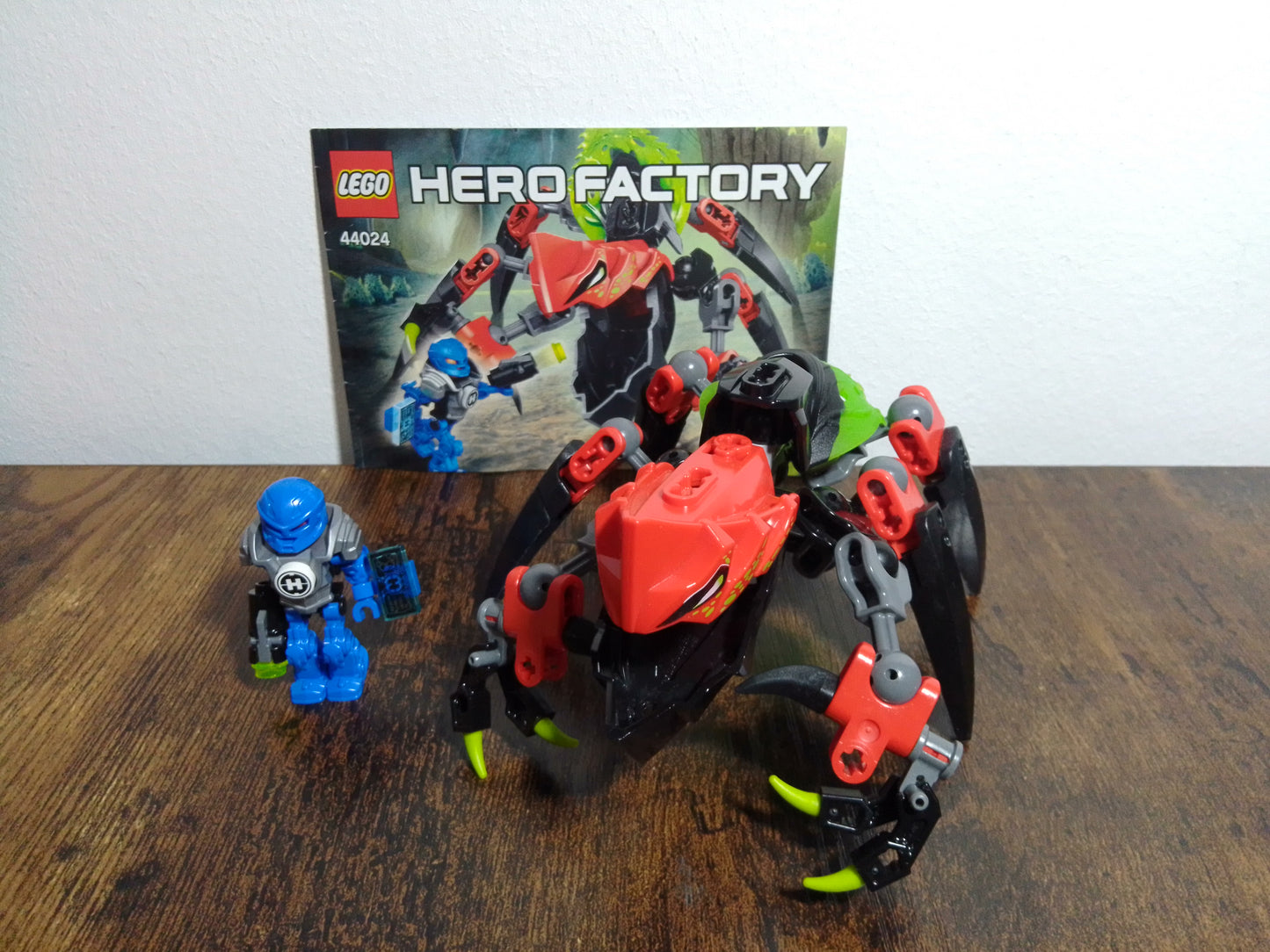 LEGO® Hero Factory | Tunneler Beast vs. SURGE 44024