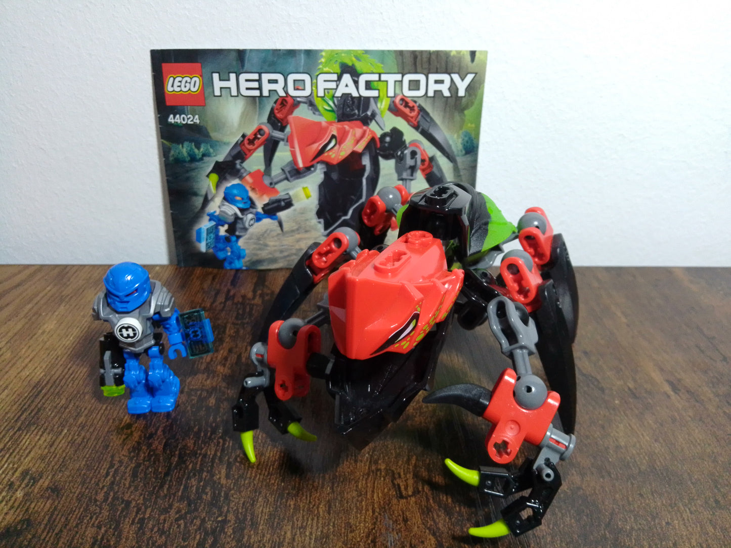 LEGO® Hero Factory | Tunneler Beast vs. SURGE 44024