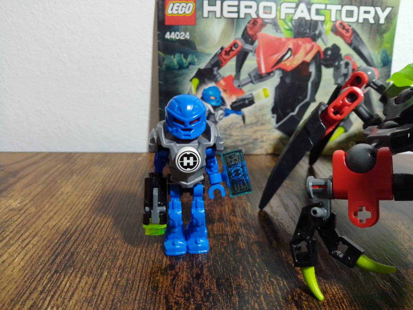 LEGO® Hero Factory | Tunneler Beast vs. SURGE 44024