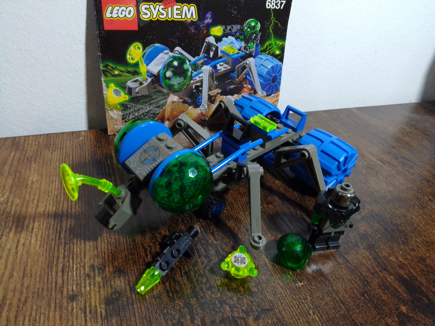 LEGO® Space Insectoids | Cosmic Creeper 6837