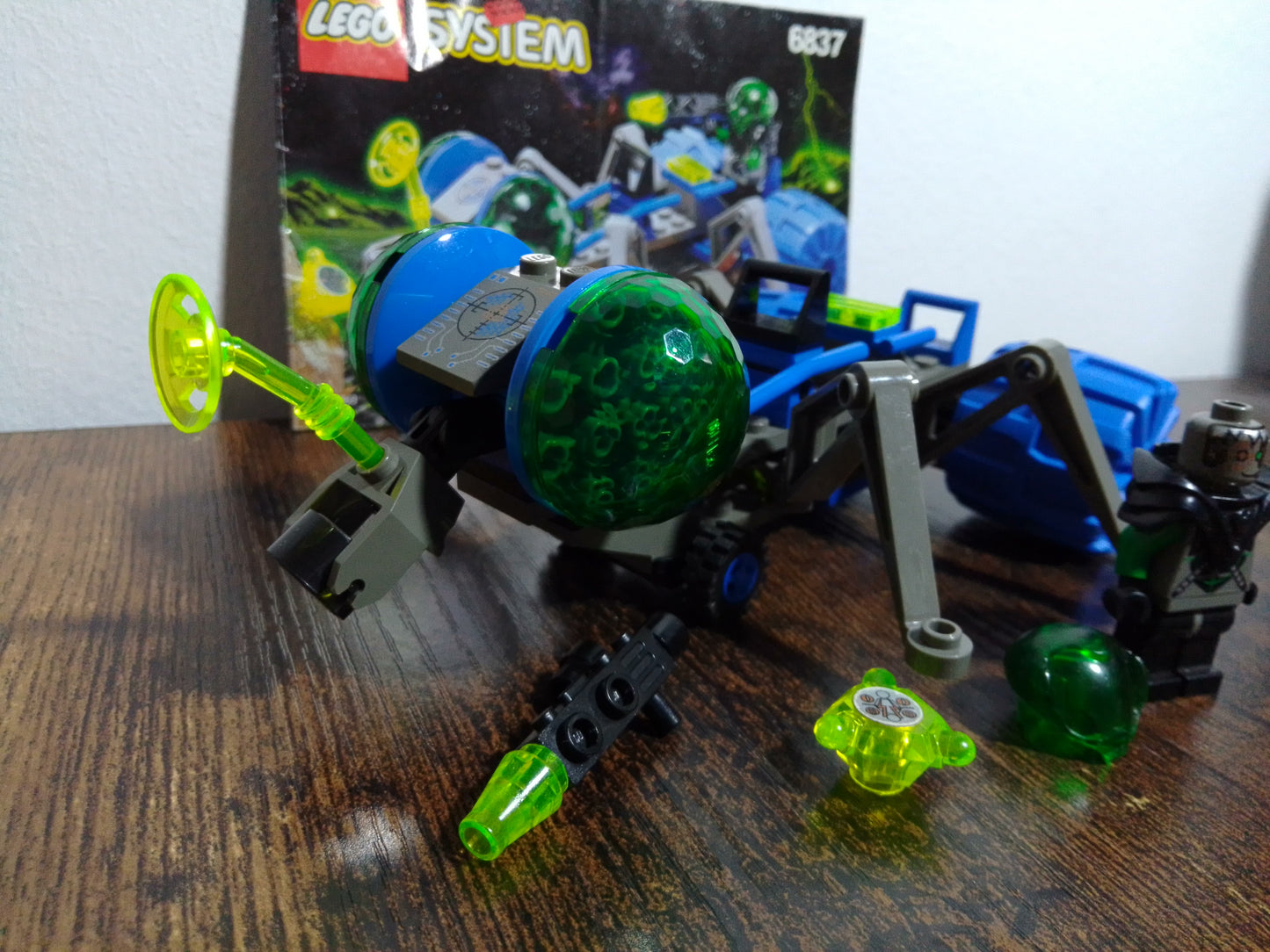 LEGO® Space Insectoids | Cosmic Creeper 6837