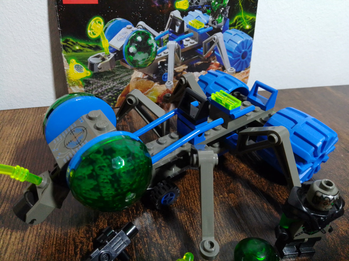 LEGO® Space Insectoids | Cosmic Creeper 6837