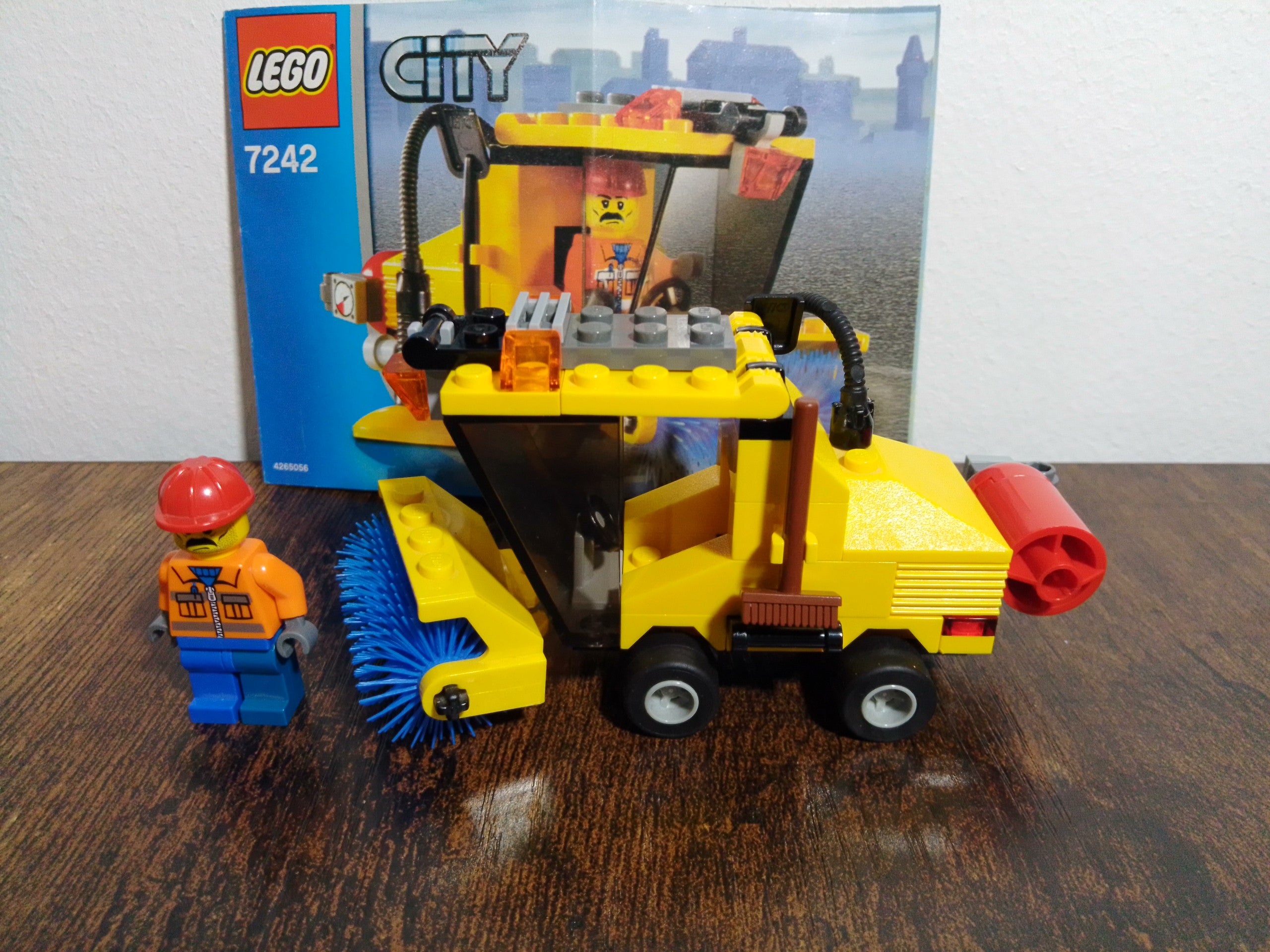 LEGO City StraBenkehrmaschine 7242 versibrix