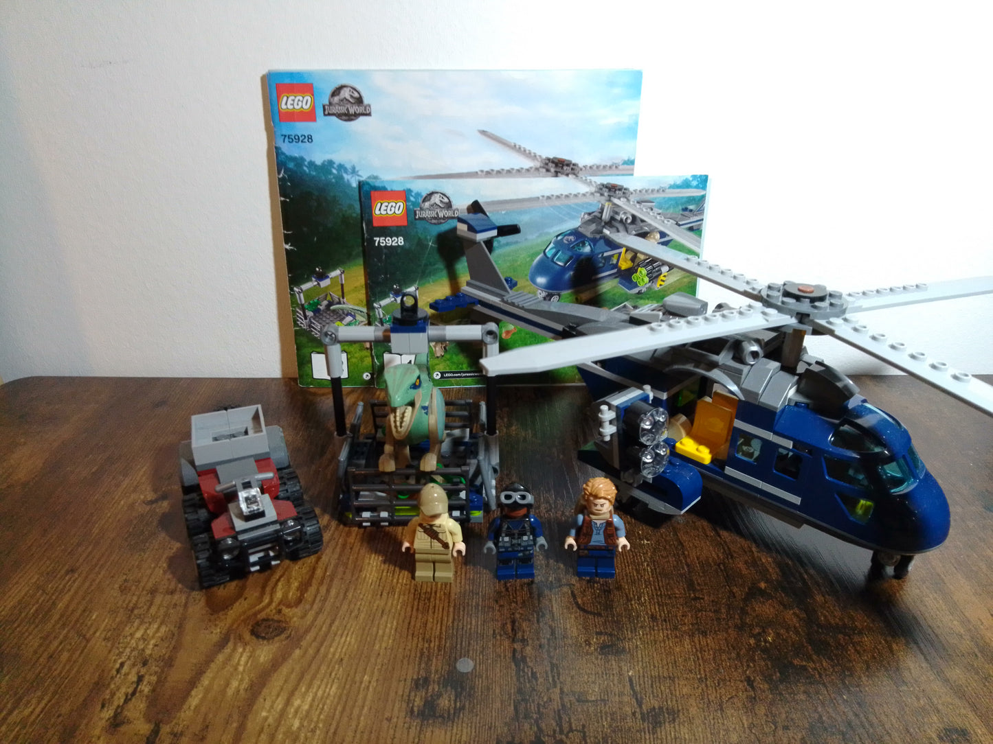 LEGO® Jurassic World | Blue's Hubschrauber-Verfolgungsjagd 75928