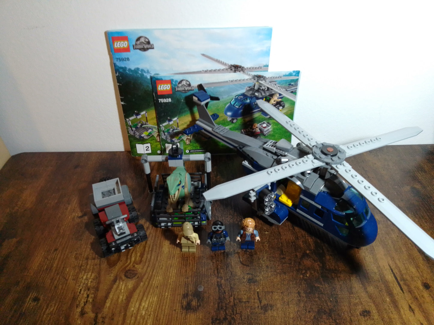 LEGO® Jurassic World | Blue's Hubschrauber-Verfolgungsjagd 75928