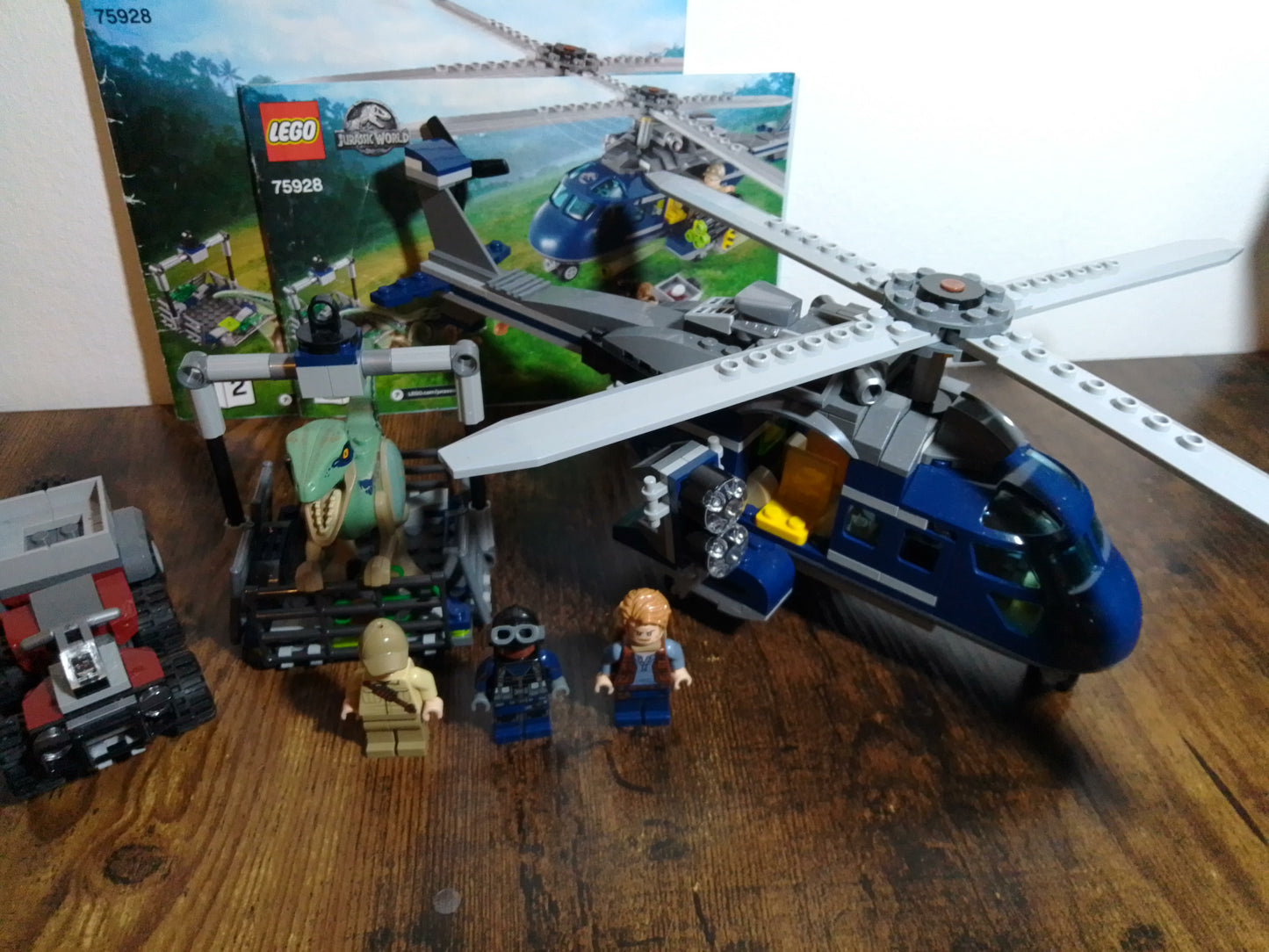 LEGO® Jurassic World | Blue's Hubschrauber-Verfolgungsjagd 75928