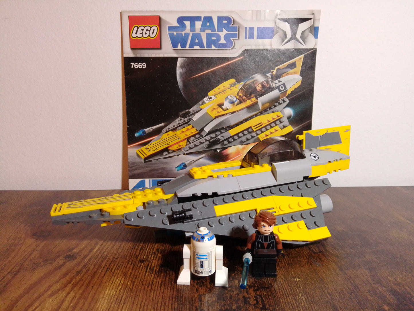 LEGO® Star Wars™ Anakin’s Jedi Starfighter™ 7669