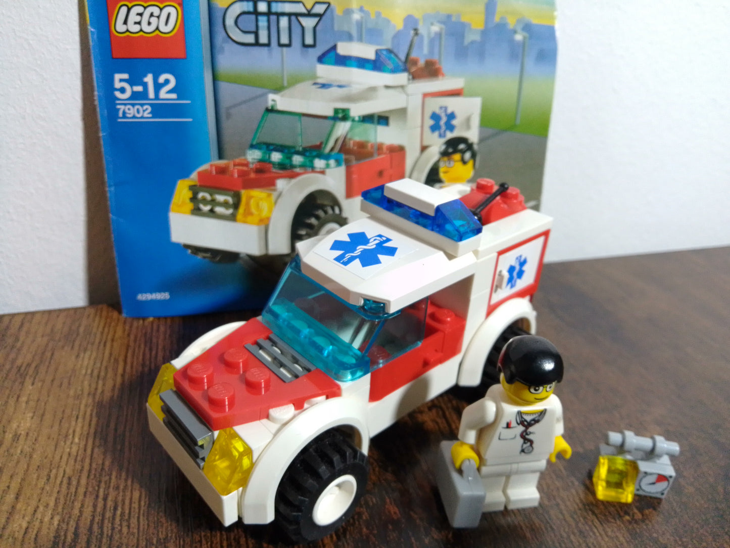 LEGO® City | Notarztwagen 7902